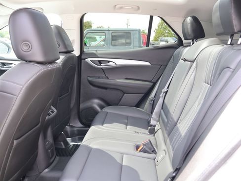 Used 2025 Buick Envision Avenir AWD/4WD image 17