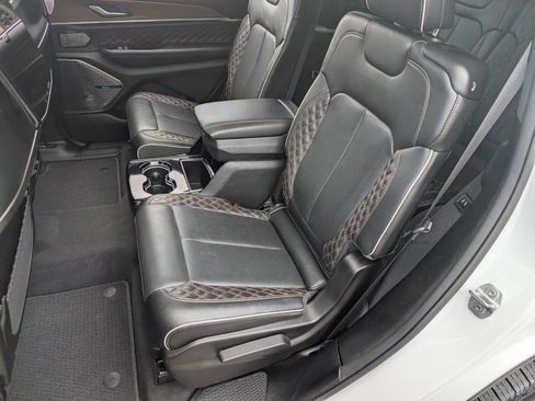 Used 2023 Jeep Grand Cherokee L Summit w/ Advanced Protech Group IV AWD/4WD image 18