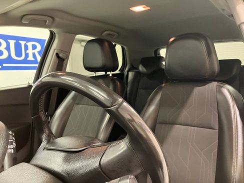 Used 2018 Chevrolet Trax LT w/ LT Convenience Package AWD/4WD image 18