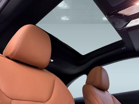 Used 2025 BMW 230i Coupe w/ Convenience Package RWD image 16