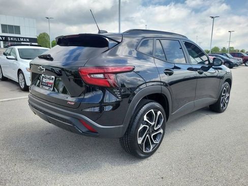 Used 2024 Chevrolet Trax RS w/ Sunroof Package FWD image 6