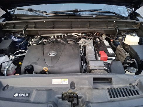 Used 2022 Toyota Highlander LE image 28