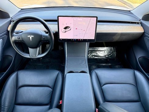 Used 2019 Tesla Model 3 Standard Range Plus image 9