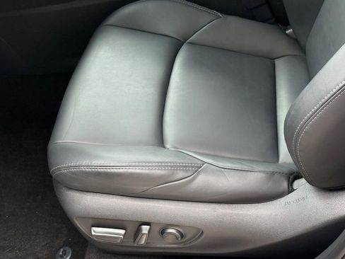 Used 2023 Toyota Venza XLE AWD/4WD image 22