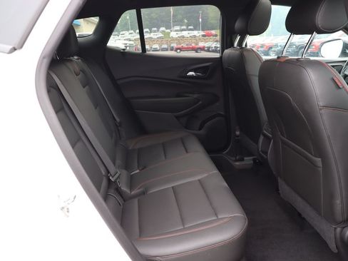 Used 2024 Chevrolet Trax RS w/ Sunroof Package FWD image 34