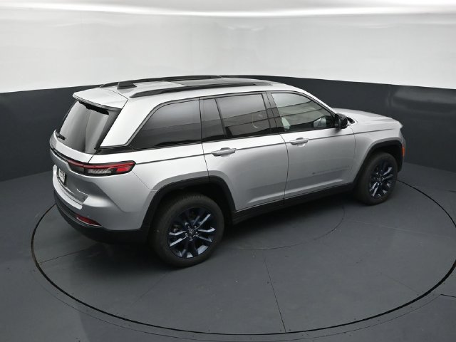 New 2026 Jeep Grand Cherokee Limited AWD/4WD image 18