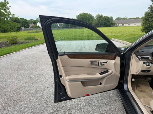 Used 2014 Mercedes-Benz E 350 4MATIC Sedan image 14