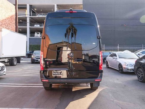Used 2024 Mercedes-Benz Sprinter 2500 image 5