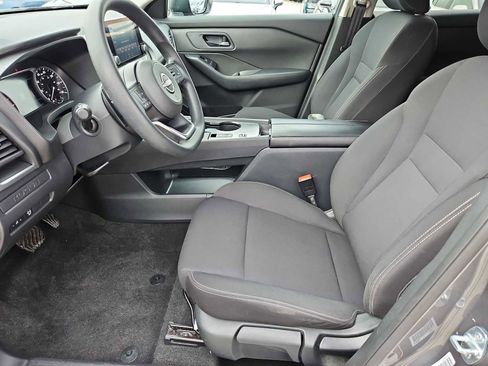 Used 2024 Nissan Rogue S FWD image 18