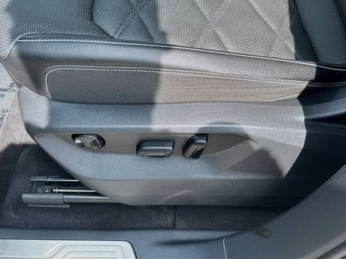 Certified 2024 Volkswagen Atlas SE w/ Panoramic Sunroof Package FWD image 17