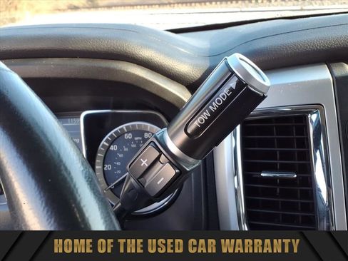 Used 2017 Nissan Titan SV image 24