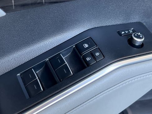 Certified 2024 Toyota Highlander Platinum AWD/4WD image 13