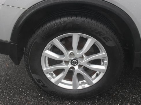 Used 2018 Nissan Rogue SV image 38