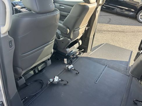 Used 2015 Honda Odyssey Touring Elite image 14
