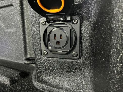 Used 2025 Chevrolet Silverado 2500 Custom w/ Custom Convenience Package image 9