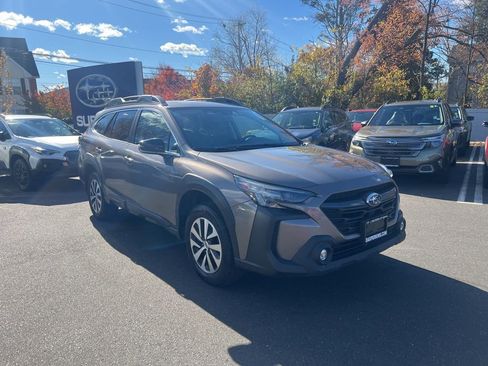 Used 2023 Subaru Outback Premium image 7