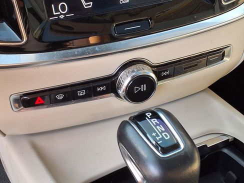 Used 2020 Volvo S60 T5 Momentum w/ Protection Package Premier image 21