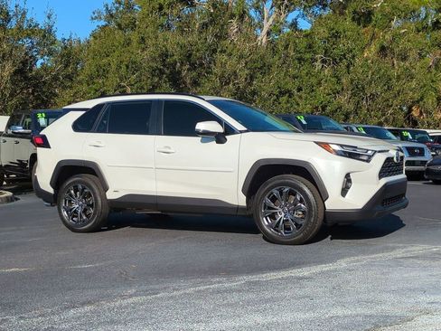 Used 2022 Toyota RAV4 XLE Premium image 3