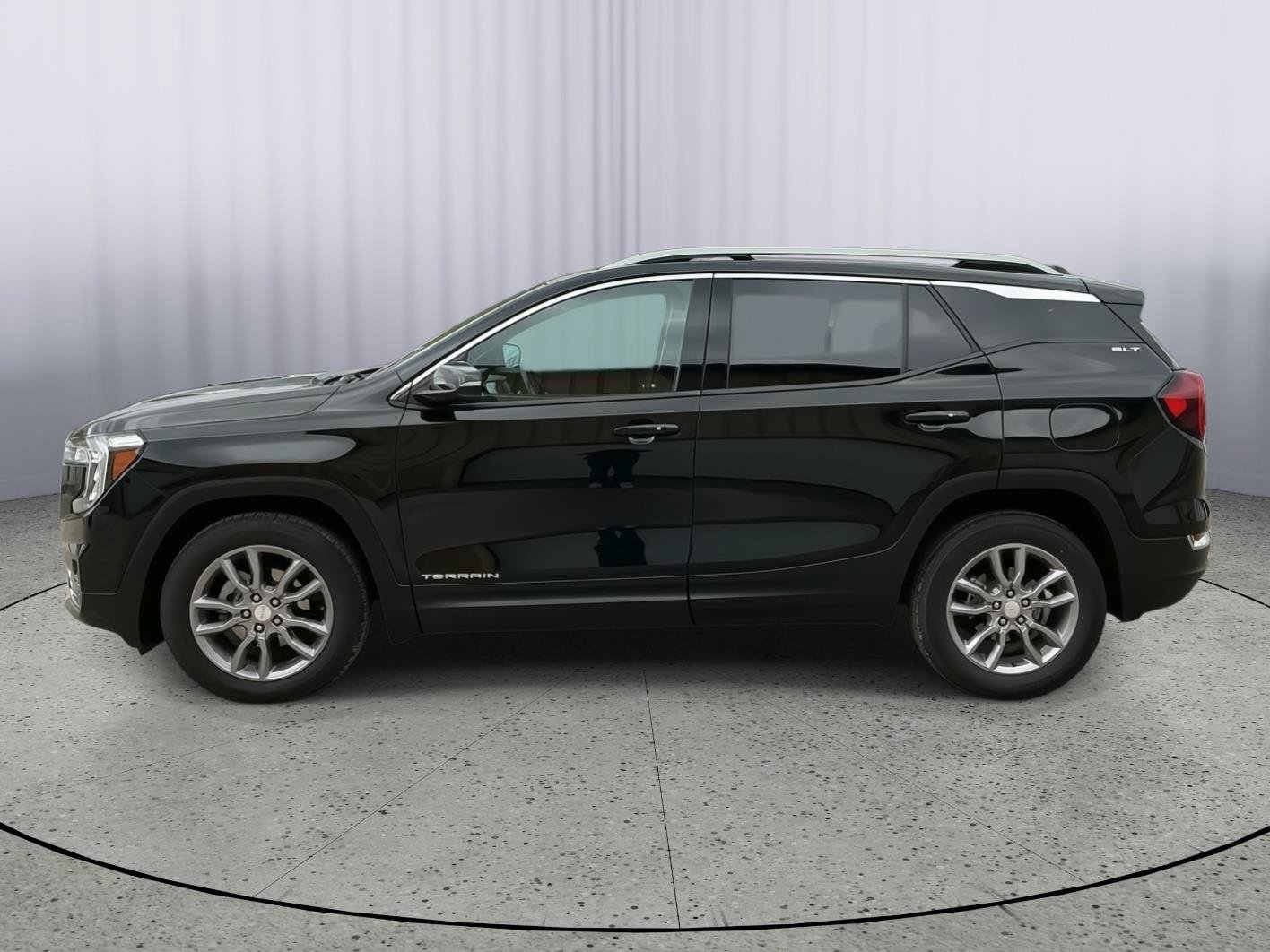Used 2023 GMC Terrain SLT FWD image 2