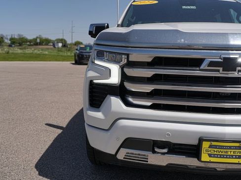 Used 2024 Chevrolet Silverado 1500 High Country w/ High Country Premium Package AWD/4WD image 4
