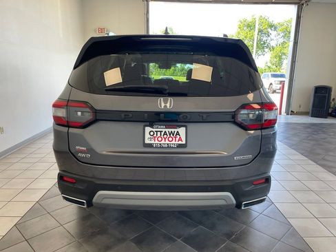 Used 2025 Honda Pilot Touring image 7