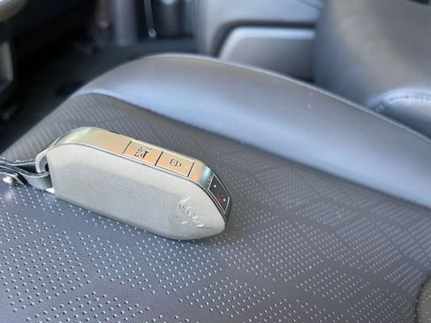 Used 2026 Kia Carnival FWD image 22
