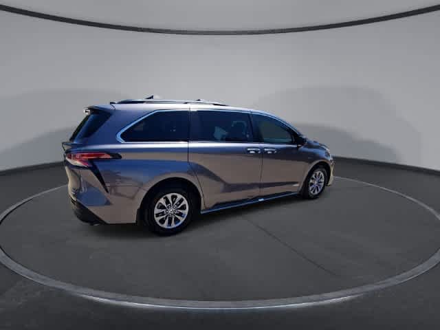 Used 2021 Toyota Sienna XLE FWD image 8