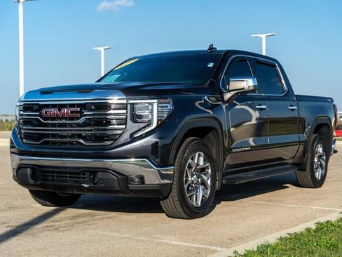 Used 2022 GMC Sierra 1500 SLT image 3
