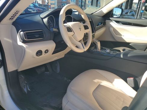 Used 2019 Maserati Levante image 19