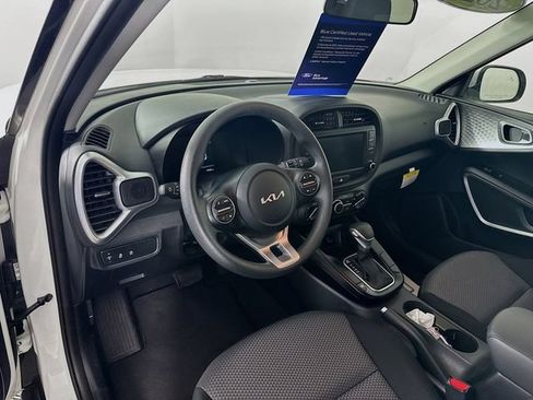 Used 2025 Kia Soul LX w/ LX Technology Package FWD image 15