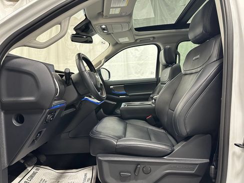 Used 2025 Ford Expedition Platinum AWD/4WD image 14