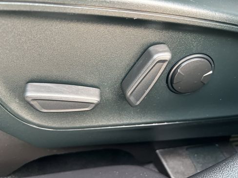 Used 2022 Ford Escape SE w/ SE Sport Appearance Package image 17