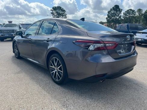 Used 2023 Toyota Camry XLE FWD image 3