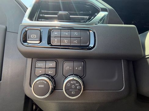 Used 2025 GMC Yukon Denali w/ Sun & Power Step Package AWD/4WD image 4