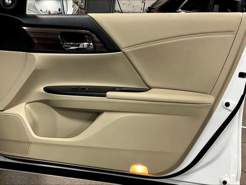 Used 2016 Honda Accord EX-L image 21