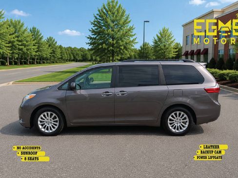 Used 2015 Toyota Sienna XLE w/ XLE Navigation Package FWD image 3