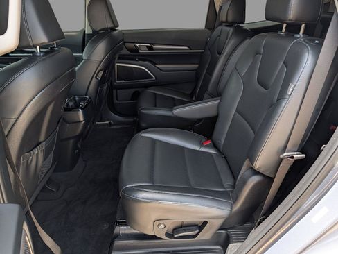 Used 2024 Kia Telluride S w/ S Sunroof Package FWD image 31