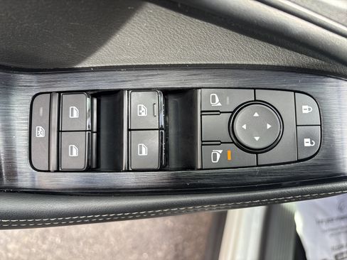 Used 2023 Nissan Rogue SV w/ SV Premium Package image 17