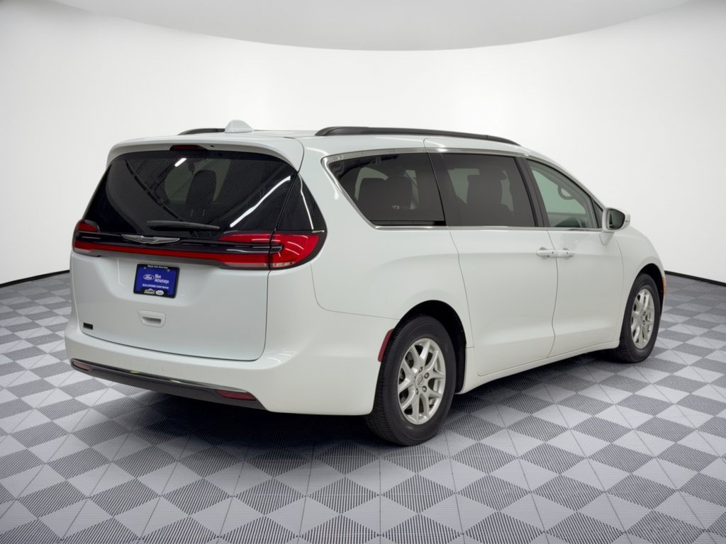 Used 2022 Chrysler Pacifica Touring-L FWD image 9
