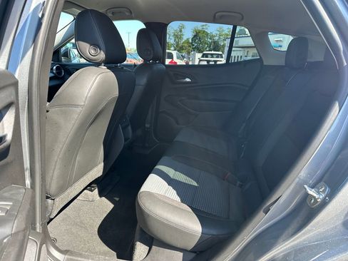 Certified 2025 Chevrolet Trax LT FWD image 11