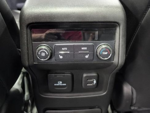 Used 2019 GMC Acadia SLT w/ LPO, Black Accent Package AWD/4WD image 18