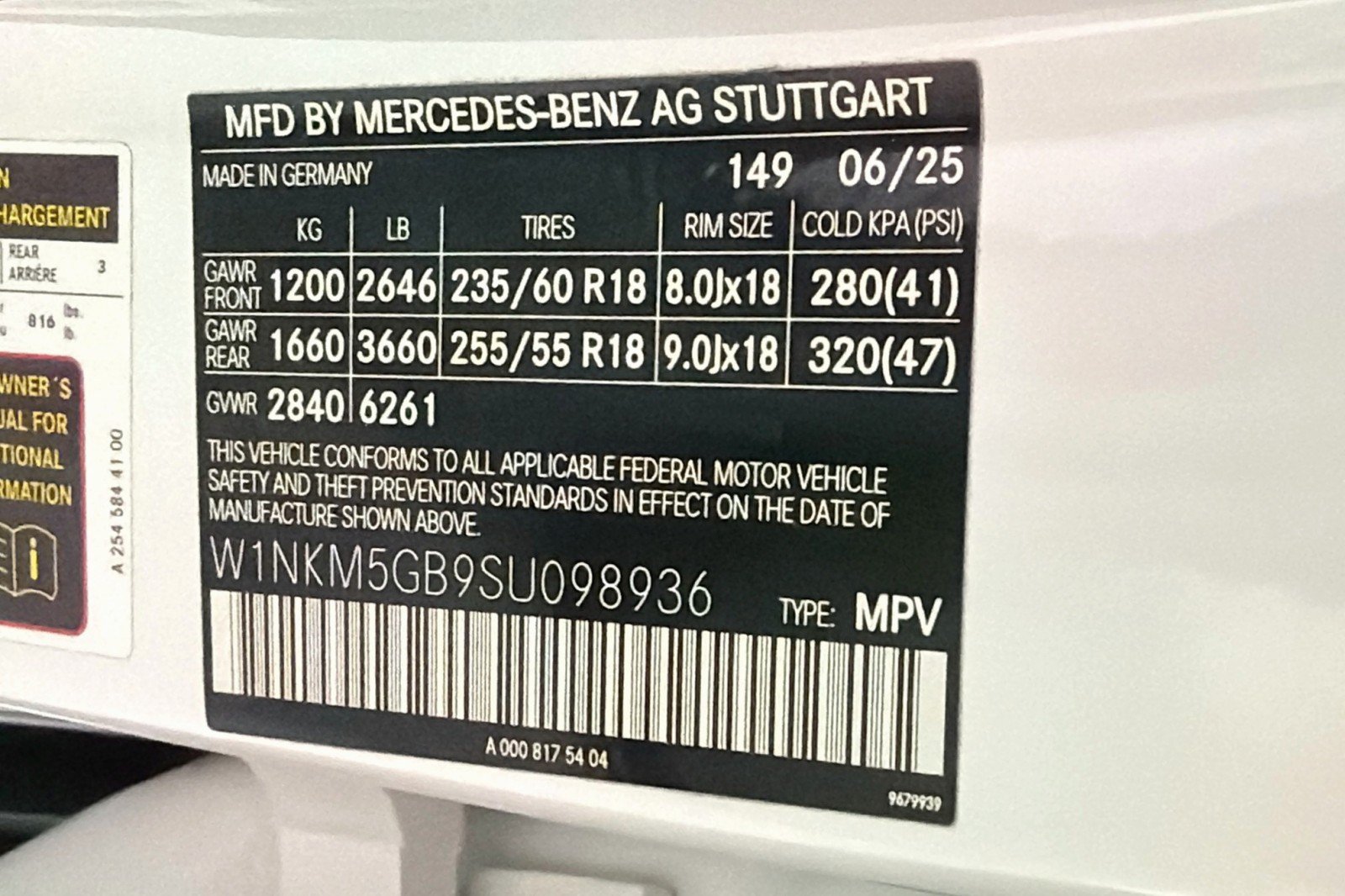 Certified 2025 Mercedes-Benz GLC 350e 4MATIC w/ Driver Assistance Package image 26