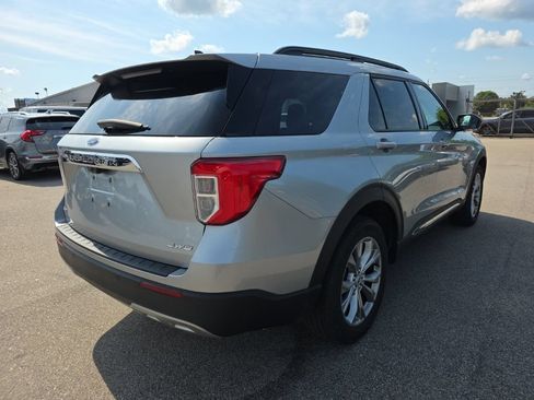 Certified 2023 Ford Explorer XLT w/ Equipment Group 202A AWD/4WD image 3