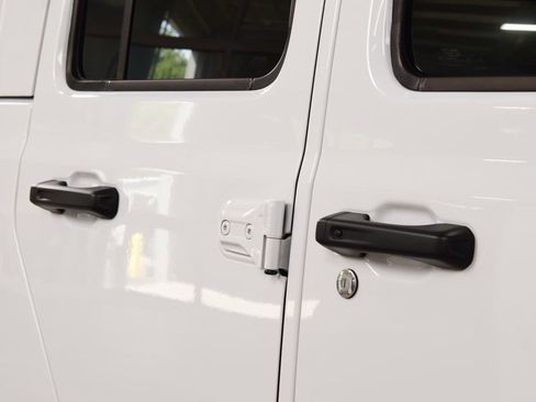 Used 2025 Jeep Gladiator Mojave AWD/4WD image 20