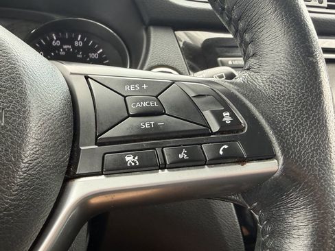 Used 2018 Nissan Rogue SL w/ Premium Package FWD image 29