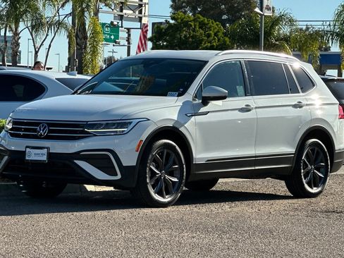 Used 2022 Volkswagen Tiguan SE image 8