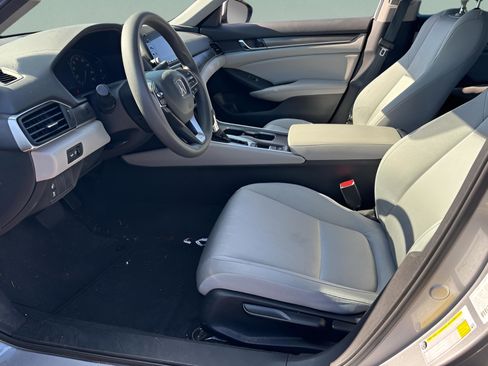 Used 2019 Honda Accord LX image 10
