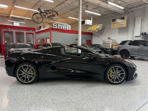 Used 2024 Chevrolet Corvette Stingray Premium Conv w/ Z51 Performance Package RWD image 7