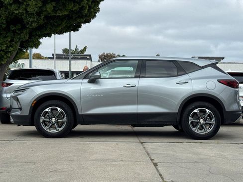 Used 2025 Chevrolet Blazer LT FWD image 9