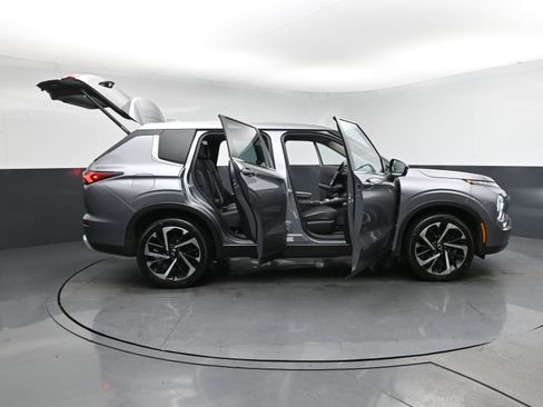 Used 2022 Mitsubishi Outlander SE image 27